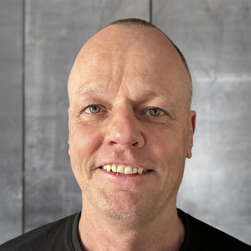 Profilbild Ralf Vorschel vor grauer Wand